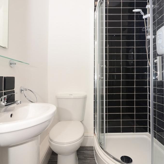 1 bedroom in a house share to rent - Photo 2