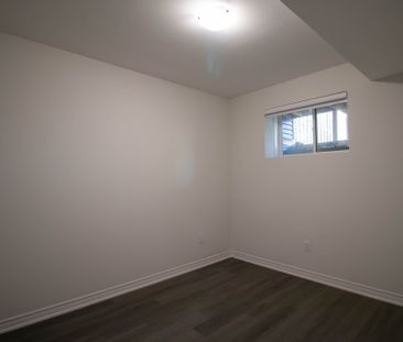 **GORGEOUS** 1 BEDROOM LOWER UNIT IN ST. CATHARINES!! - Photo 6