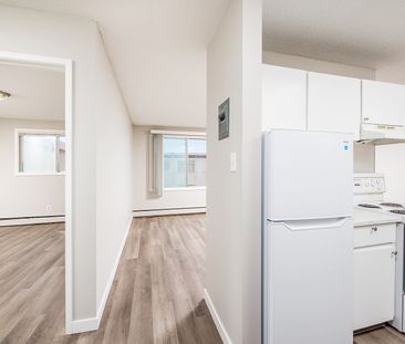 Signature Manor - Photo 4