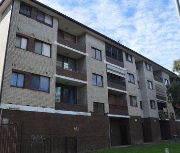 CLOSE TO LIVERPOOL CBD - Photo 5