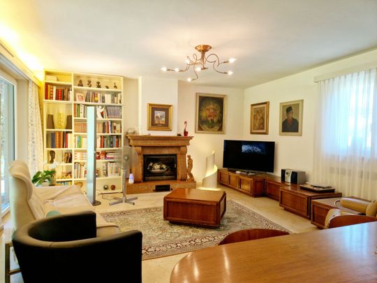 4 ½-Zimmer-Einfamilienhaus mit schönem romantischen und großem Garten - Foto 1