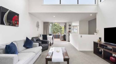 Stunning 3 Level Home - Photo 2