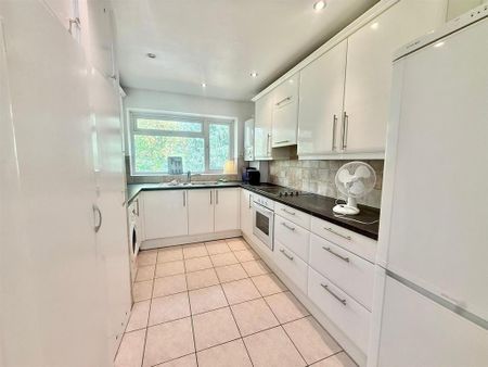 2 bedroom flat to rent - Photo 5