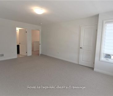 Townhouse For Lease | X8128870 - Photo 1