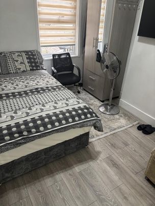 1 bedroom in a house share to rent - Photo 1