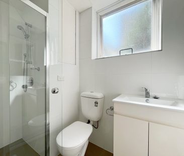 Updated Apartment in Ultra-Convenient Location ** Available 18/04/2... - Photo 1
