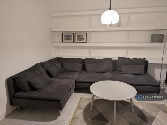 3 bedroom flat to rent - Photo 1