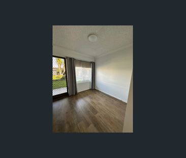 Renovated 1 Bedroom Ground Floor - Photo 3