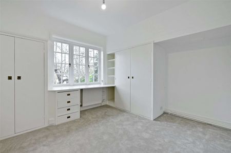 A detached four bedroom home, located in a highly sought after position on the Abbotsbrook Estate - Photo 5