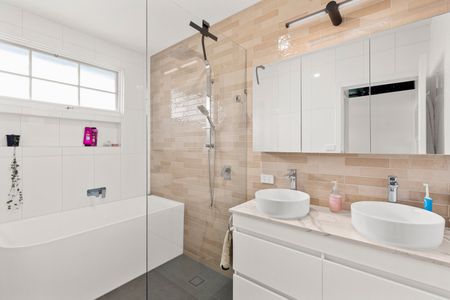 2/121 Locksley Road, Ivanhoe VIC 3079 - Photo 5