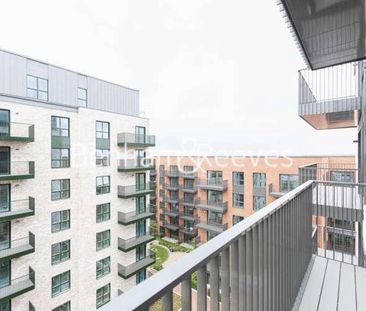 Greenleaf Walk, Southall, UB1 - Photo 4