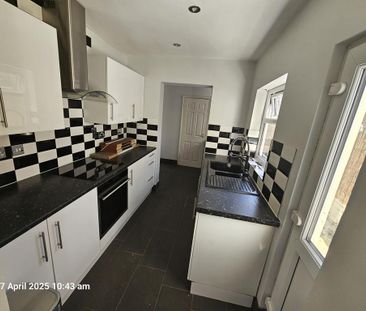 3 bedroom terraced house to rent - Photo 6