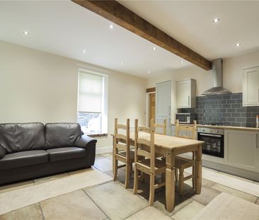 4 Highfields, Huddersfield, HD1 - Photo 2