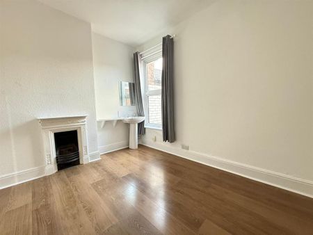 4 bedroom terraced house to rent - Photo 4