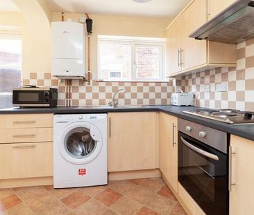 3 bedroom semi-detached house to rent - Photo 3