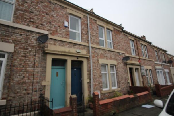 3 bedroom flat to rent - Photo 1
