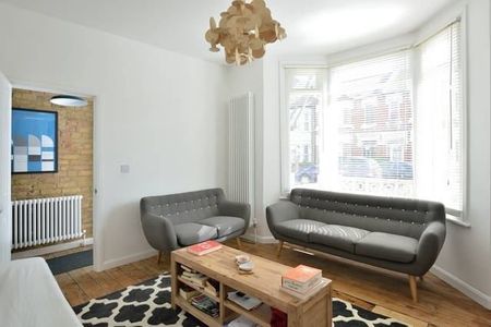 4 Bed Terraced House, Shrewsbury Road, E7 - Photo 2