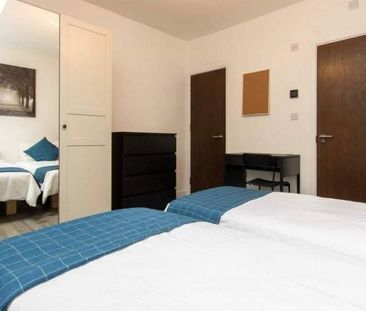 1 bedroom in a flat share to rent - Photo 4