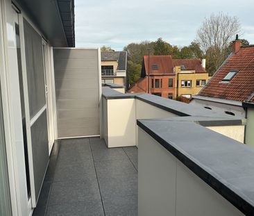 Centraal gelegen 2-SLK duplex met terras én overdekte autostaanplaats - Photo 1