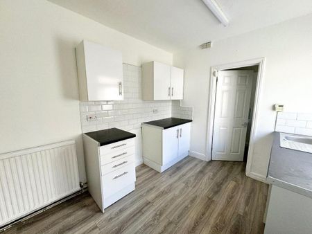 3 bedroom end of terrace house to rent - Photo 3