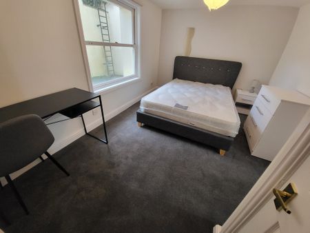 3 Bed Student Accommodation - Photo 4