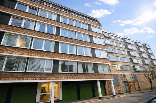 3 bedroom flat to rent - Photo 1