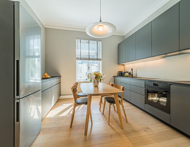City-Residence: Komplett sanierte und neu möblierte 3,5-Zi.-Wohnung mit 2 Schlafzimmern - Photo 1