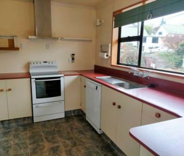 Fabulous 3 Bedroom Home - Photo 6