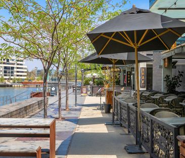 Spacious Kingston Living - Photo 5