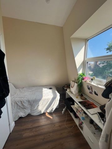 1 Bed Flat, Durnsford Road, SW19 - Photo 4