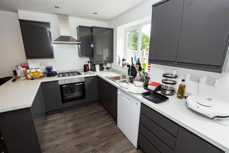 4 bedroom house to rent - Photo 3