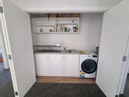 Newly built, 3 bedroom 2 bathroom townhouse. - Photo 2