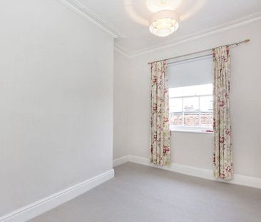 Quietly tucked away on the stunning street of Mount Parade, this be... - Photo 6