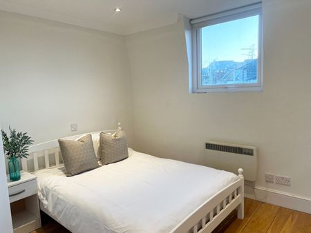 1 Bed Flat, St. Peter's Street, N1 - Photo 3