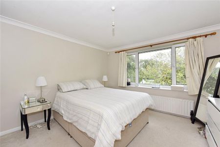 4 bedroom detached house to rent - Photo 2