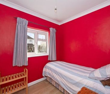 3 Bed Terraced House, Bevendean Crescent, BN2 - Photo 5