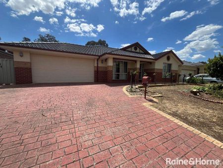 12 Loddon Close, Caroline Springs, VIC 3023 - Photo 2