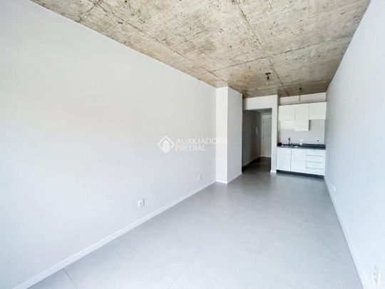 Apartamento com 1 quarto e 30m² para alugar em Rio Branco, Porto Alegre. - Photo 1