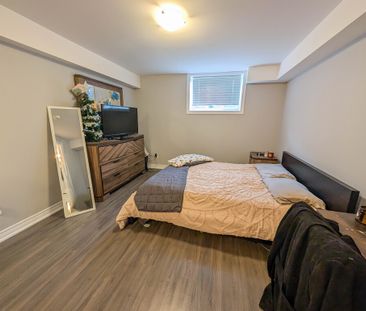 **ALL INCLUSIVE** STUDENTS ROOM FOR RENT IN A STUNNING HOUSE!! - Photo 5