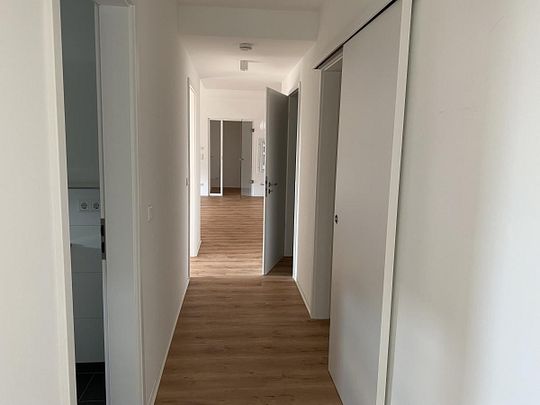 Exklusive, moderne und super schöne 3 Zimmer-Wohnung mit Balkon in guter Nachbarschaft, Am Bürgerhaus 15, Wettenberg - Photo 1