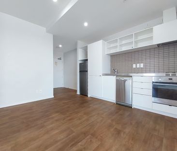 Spacious two bedrrom apartment with views! - Photo 1