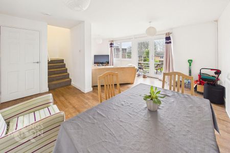 3 bedroom terraced house to rent - Photo 3