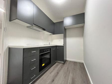 Charming 2-Bedroom Home Close to Everything! - Photo 2