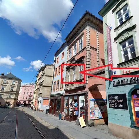 Nabízíme k pronájmu byt 1 + 1, nacházející se na rozhraní ulice Denisova a Kačení v centru města - Photo 1