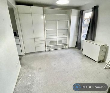 Studio to rent - Photo 6