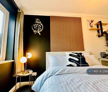 1 bedroom in a flat share to rent - Photo 2