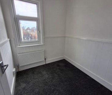 3 bedroom end of terrace house to rent - Photo 5
