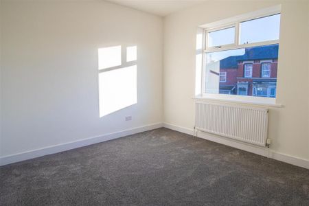 3 bedroom end of terrace house to rent - Photo 5