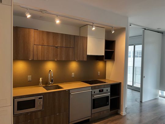 For Lease - 125 Peter Street Unit# 810, Toronto, Ontario - Photo 1