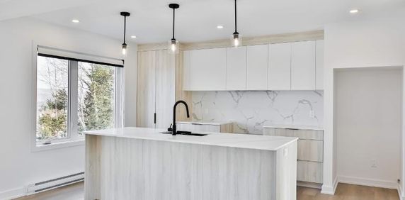 3 CH - 2 SDB - Sainte-Agathe-des-Monts - $2,250 /mo - Photo 2